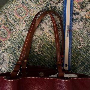 Burgundy like new Dooney and Bourke handbag.